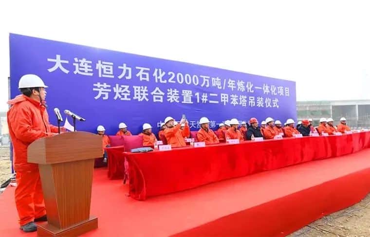 2638吨怎么吊？MYQ型5000t门式主吊，利勃海尔1350t抬尾！