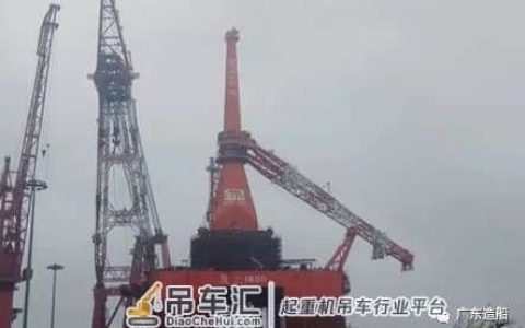 振华重工完成总装国内最大起重能力桅杆式回转起重机
