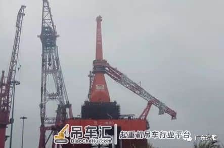 振华重工完成总装国内最大起重能力桅杆式回转起重机