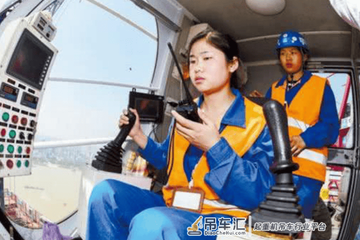 塔吊司机的工资很高吗?透露真实情况,让人不敢相信!