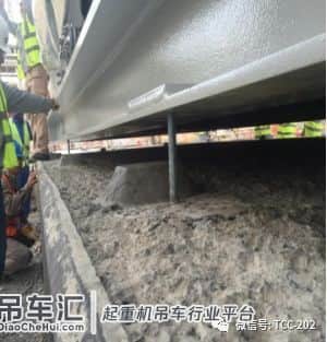 600履带吊助中化三建阿曼乙烯项目顺利吊装成功
