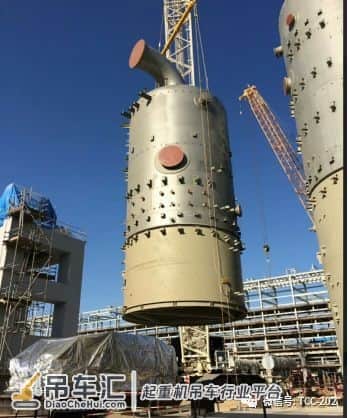 600履带吊助中化三建阿曼乙烯项目顺利吊装成功