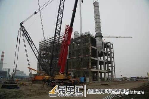 400吨级履带吊提升、100吨汽车吊配合溜尾助全国首例石化尼龙行业萃取塔整体一次性吊装成功