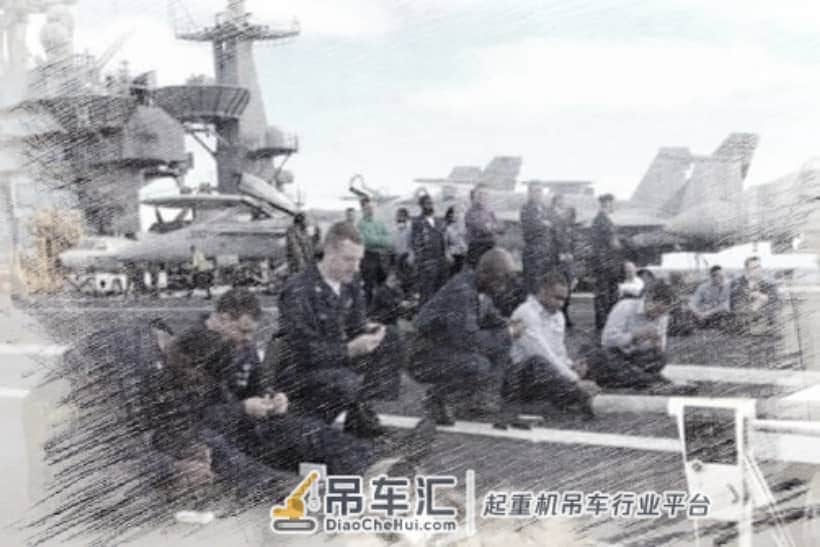 一个连的海军陆战队加上军用起重设备才搬动的超级塑像