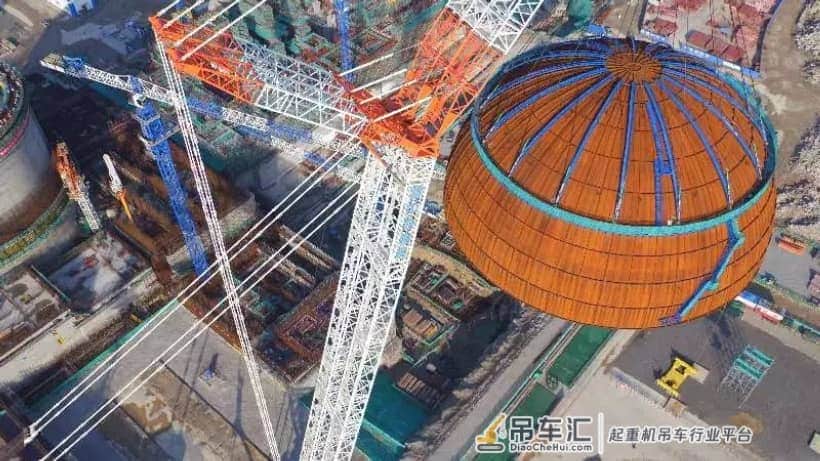 500t穹顶怎么吊？一台中联3200吨履带吊即可拿下