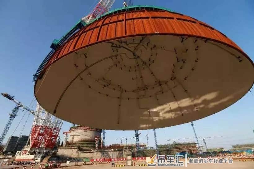 500t穹顶怎么吊?一台中联3200吨履带吊即可拿下