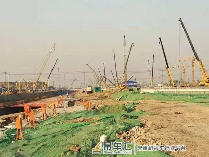 震撼!200台徐工起重机包场北京大兴国际机场!