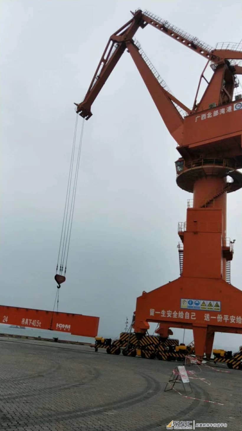 广西北部湾港口集团钦州保税港区起重机械设备