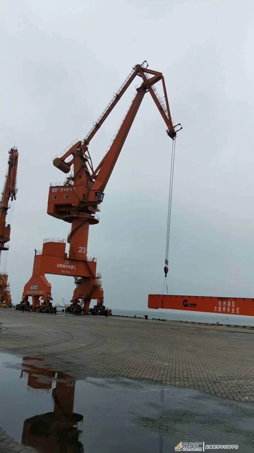 广西北部湾港口集团钦州保税港区起重机械设备