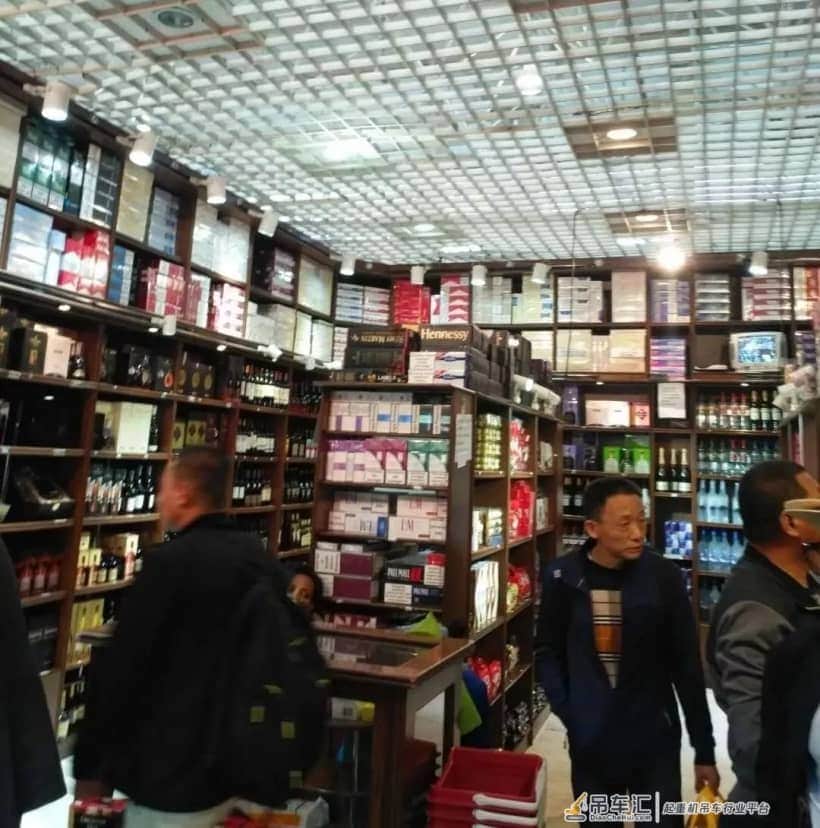 我在非洲开吊车,一墙之隔就是枪林弹雨!!