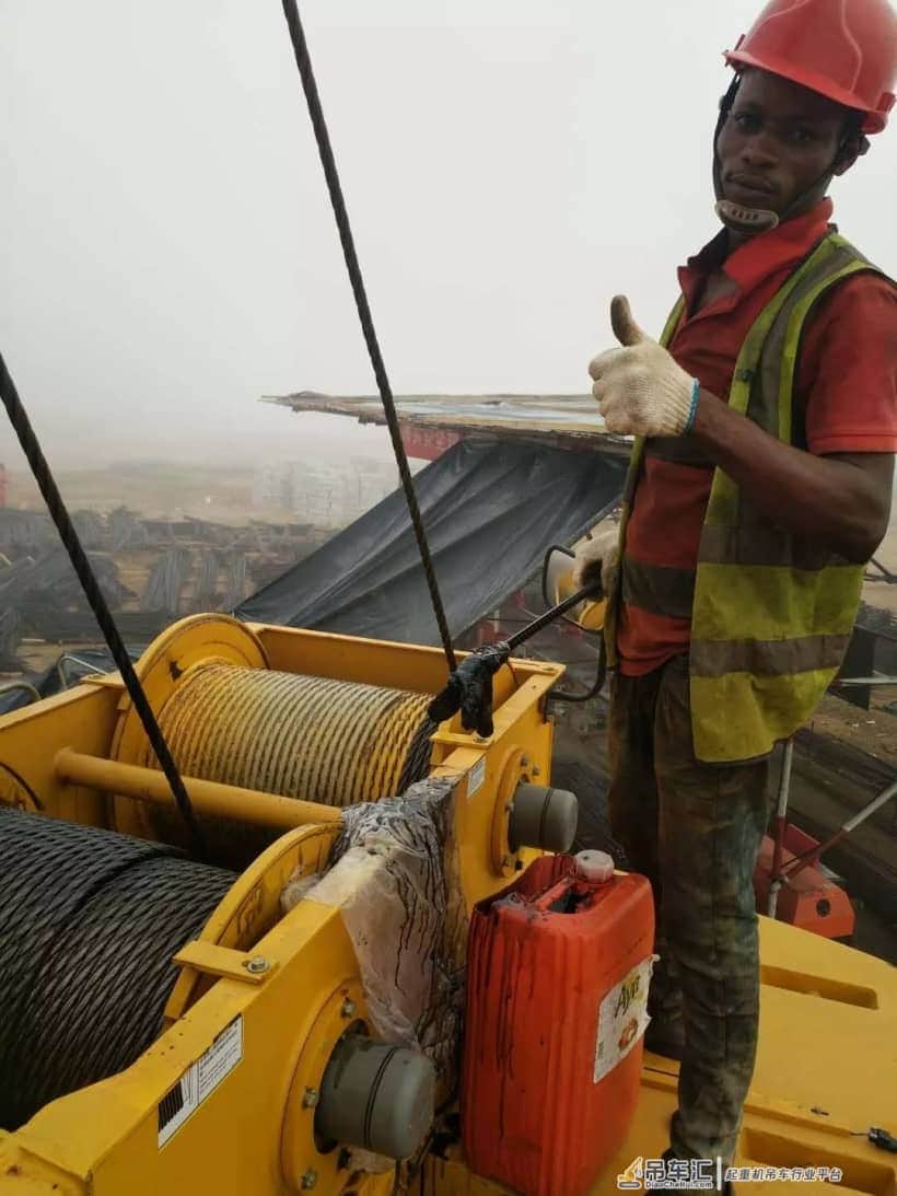 我在非洲开吊车,一墙之隔就是枪林弹雨!!