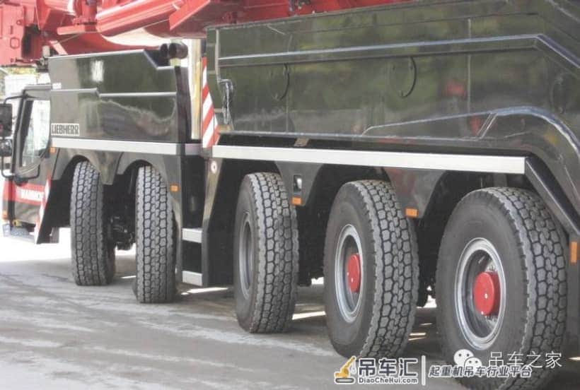 街头偶遇豪华吊车,好想上去开一把