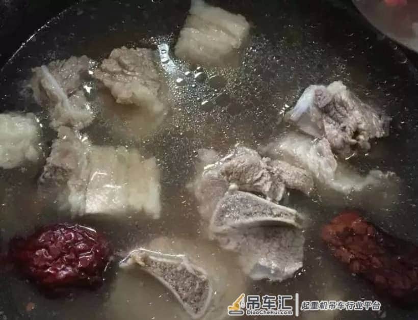 90后吊司月入八千但很累,吊嫂心疼每天做好吃的给他吃