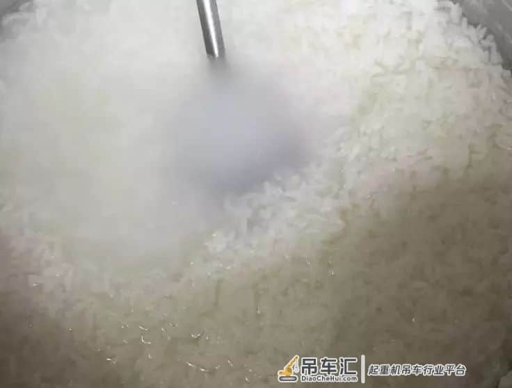 90后吊司月入八千但很累,吊嫂心疼每天做好吃的给他吃