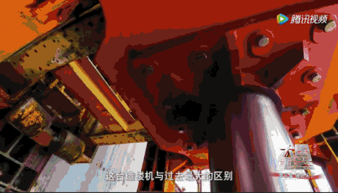 中国首创世界最大4000t空中造楼机,其灵感竟来源于塔吊爬升!