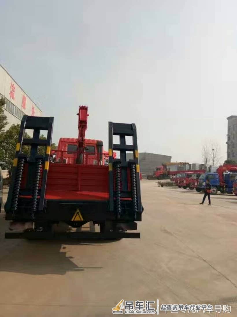 当随车吊配上平板爬梯 搬运吊装神器从此诞生