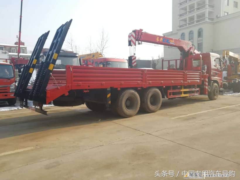 当随车吊配上平板爬梯 搬运吊装神器从此诞生
