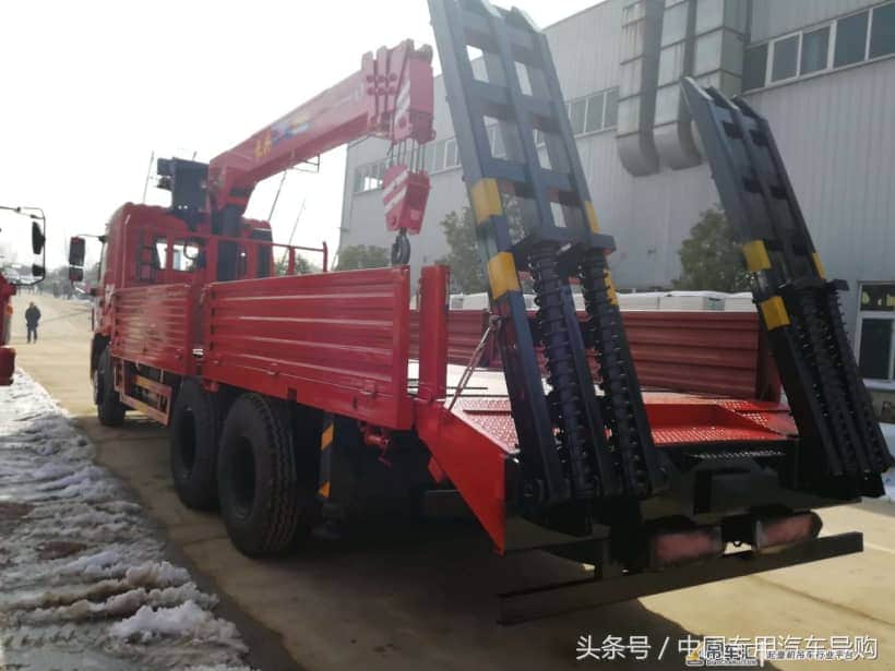 当随车吊配上平板爬梯 搬运吊装神器从此诞生