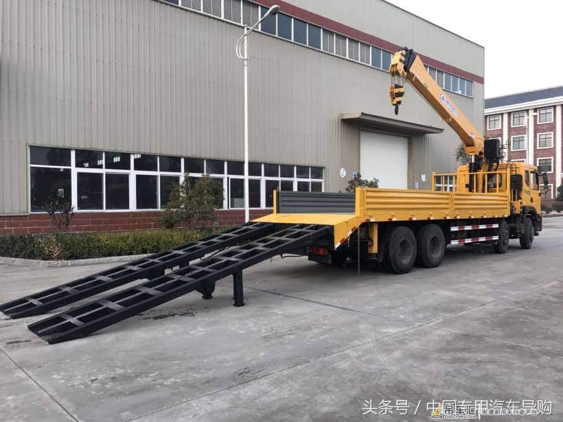 当随车吊配上平板爬梯 搬运吊装神器从此诞生