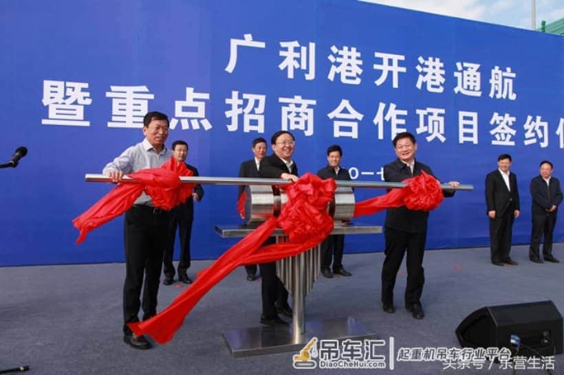 2台集装箱起重机抵达广利港,4月投入使用