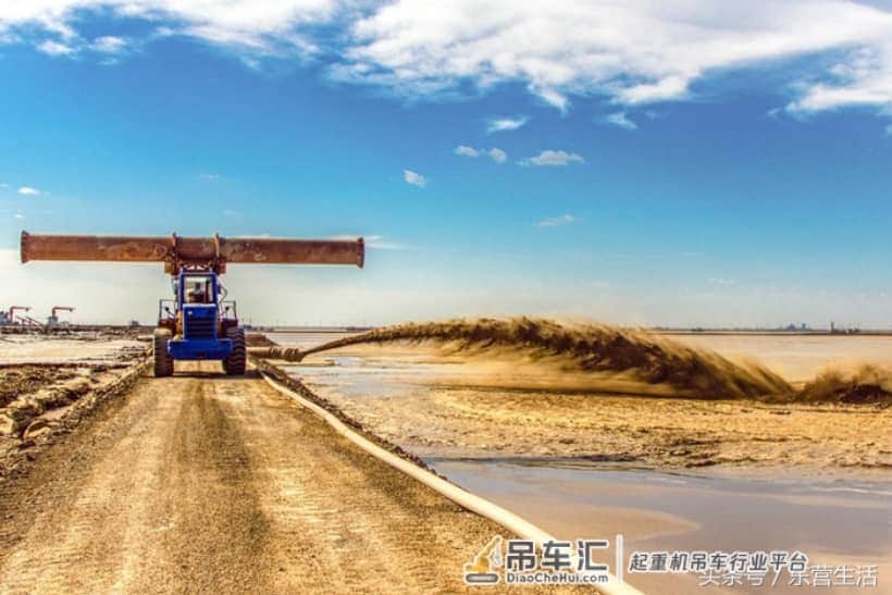 2台集装箱起重机抵达广利港,4月投入使用