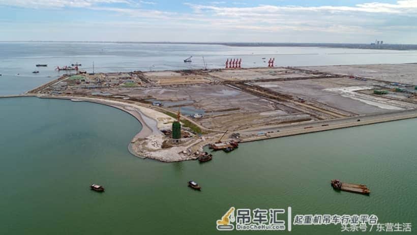 2台集装箱起重机抵达广利港,4月投入使用