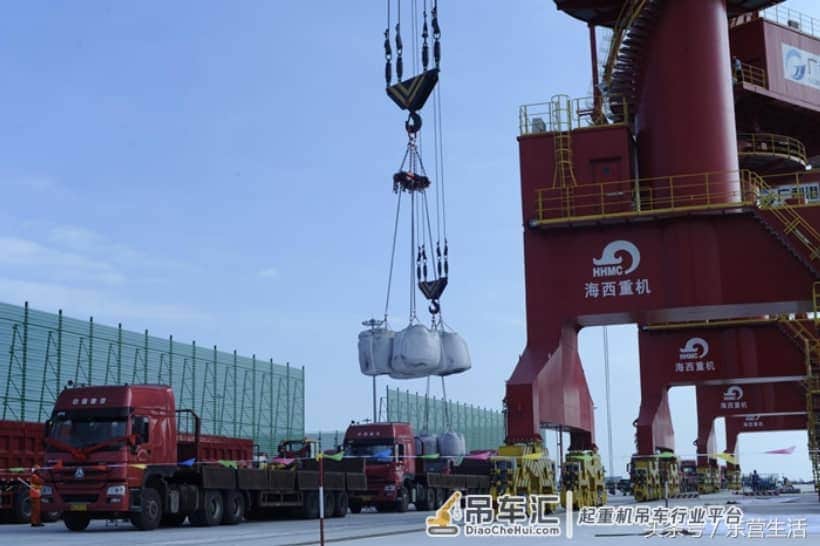 2台集装箱起重机抵达广利港,4月投入使用