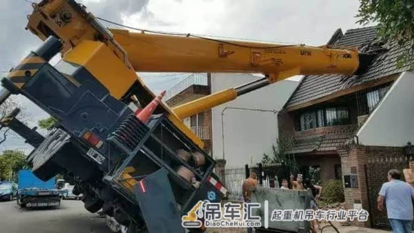 叫来吊车修建泳池,没想到它给我免费开了个天窗!
