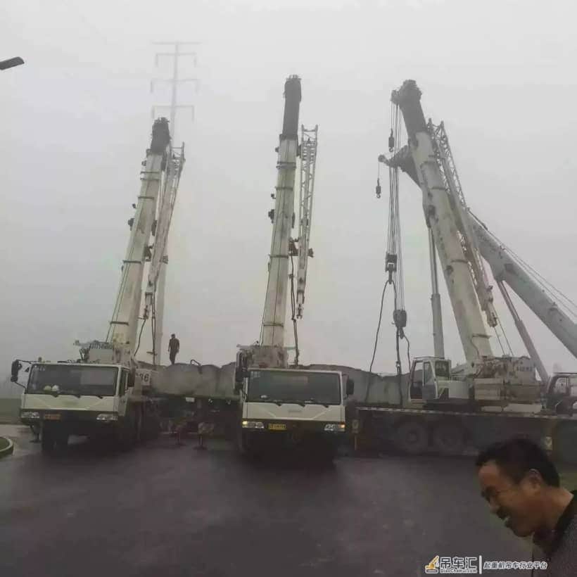 烂泥地更需要默契!6辆中联携手联吊300吨巨石