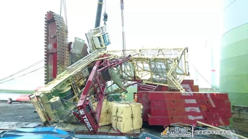 我堂堂特雷克斯履带吊，没想到竟被风吹倒……