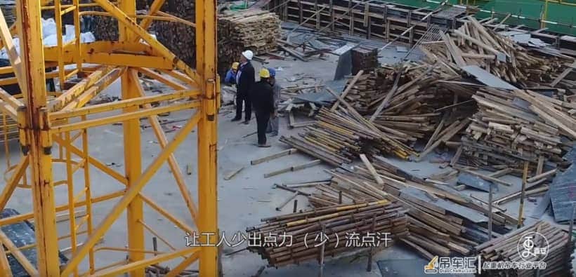 38岁妈妈在130米高层开塔吊,只为挣钱给女儿治病