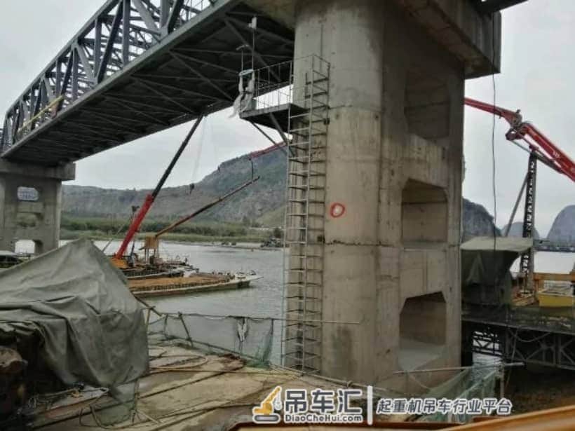 看吊车好兄弟怎么助力打混凝土,这操作你见过吗?