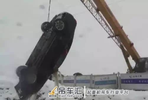 一车两命活活冻死,一场让人心痛的吊车救援……