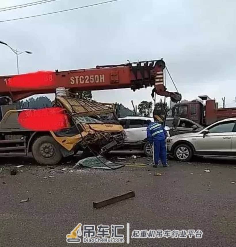 罐车司机,你这是要害死吊车司机啊!