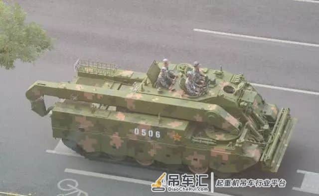 十次碰撞,次次碾压!这是全能的国产坦克吊!