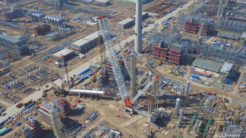 全国最忙“大国重器” 中联重科3200吨起重机大连石化项目再起吊