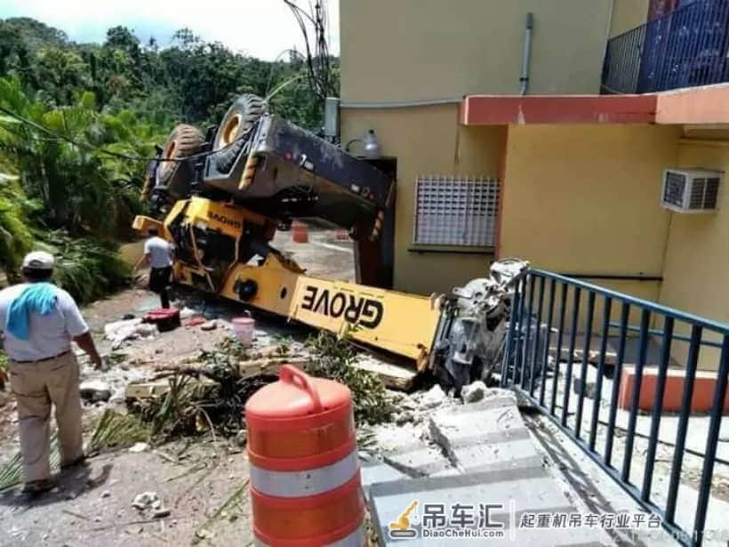 吊车界最罕见的三种翻车姿势,你见过吗?