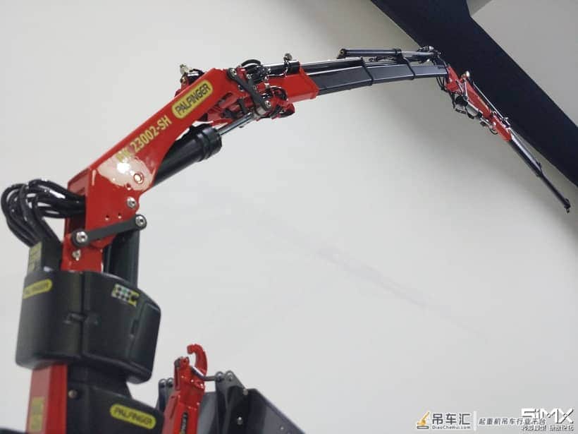 镭速图透|只有德国ScaleArt的折臂式随车起重机模型能这样做?