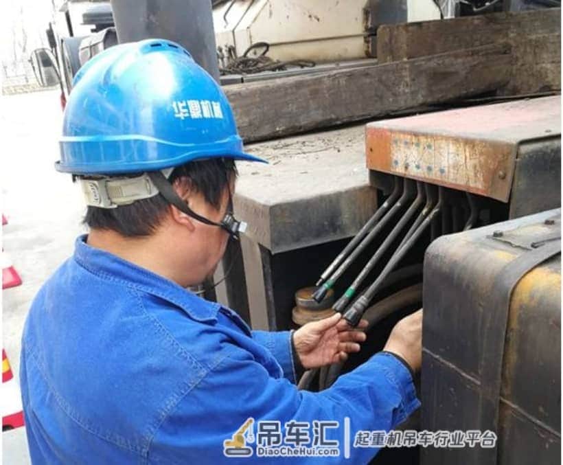 今天重复着昨天,这就是吊车司机的每天