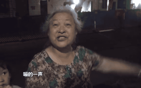 8吨重顶棚算成4吨 大吊车力小了发生侧翻