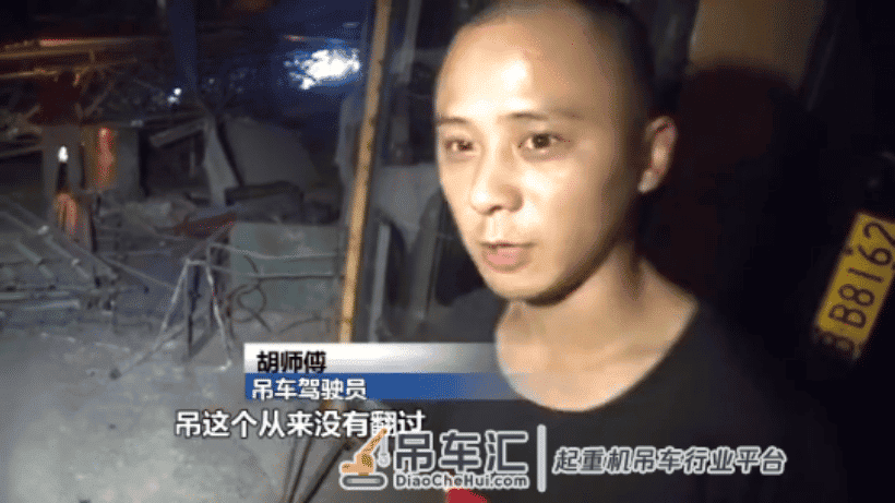 8吨重顶棚算成4吨 大吊车力小了发生侧翻