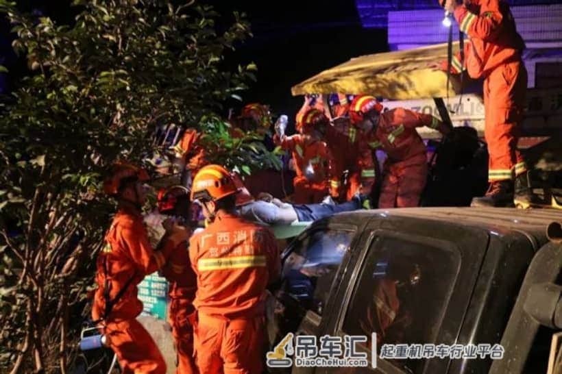 拖吊车下坡失控致12车连撞!这波下坡路行驶技巧你懂么?