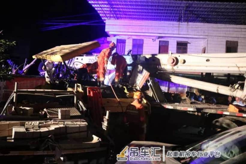 拖吊车下坡失控致12车连撞!这波下坡路行驶技巧你懂么?
