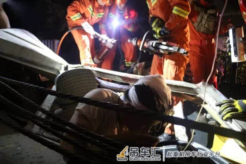 拖吊车下坡失控致12车连撞!这波下坡路行驶技巧你懂么?