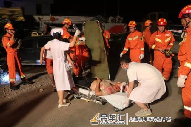 拖吊车下坡失控致12车连撞!这波下坡路行驶技巧你懂么?