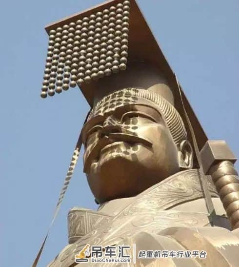 老板,说出来你可能不信,你吊车跟工棚干上了!