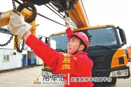 开了32年吊车,他现在是全国五一劳动奖章获得者