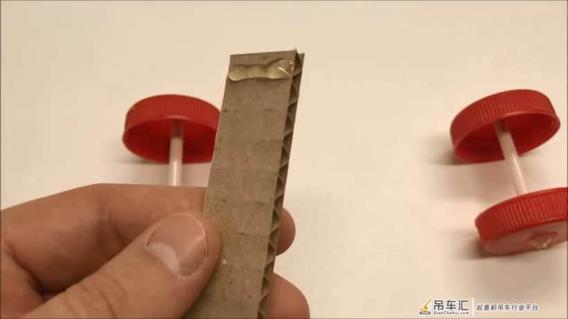 教你如何制作炫酷的小型港口式起重机，非常有创意