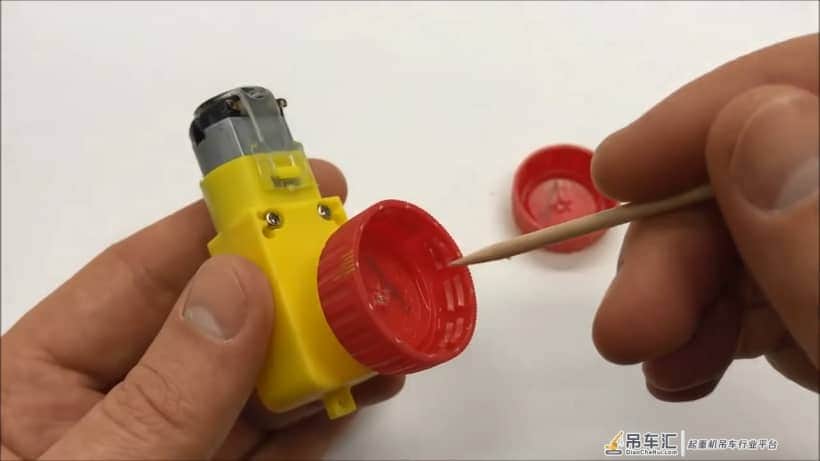 教你如何制作炫酷的小型港口式起重机，非常有创意
