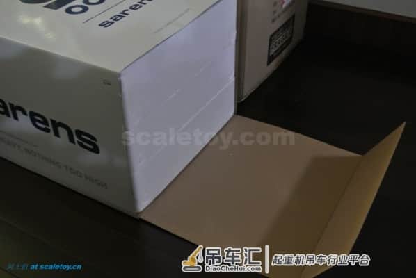 利勃海尔LR1600履带式起重机模型 –(1)开箱